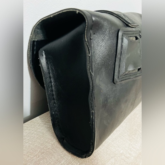Vintage Black Leather Motorcycle Accessory Storage – Excellent Condition - Picture 7 of 9